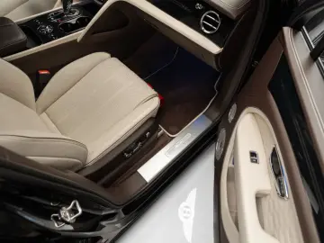 BENTLEY Bentayga 4.0 V8 EWB Azure 4WD Autom.