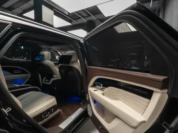 BENTLEY Bentayga 4.0 V8 EWB Azure 4WD Autom.