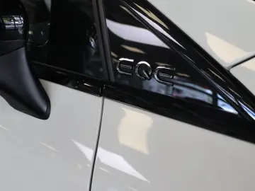 MERCEDES-BENZ EQE 43 AMG 4M PremiumPlus Hyper HUD Fahrassis