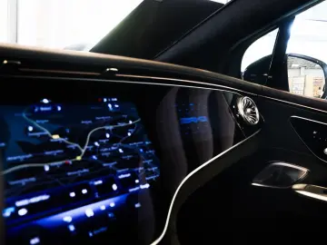 MERCEDES-BENZ EQE 43 AMG 4M PremiumPlus Hyper HUD Fahrassis