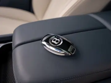 BENTLEY Bentayga EWB Mulliner V8