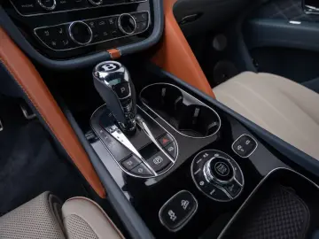 BENTLEY Bentayga EWB Mulliner V8