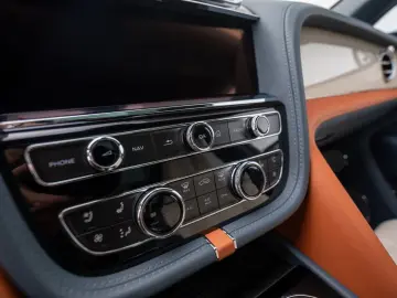 BENTLEY Bentayga EWB Mulliner V8