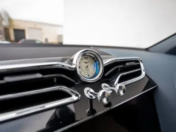 BENTLEY Bentayga EWB Mulliner V8