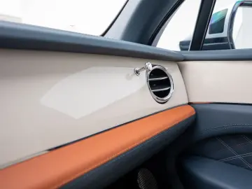BENTLEY Bentayga EWB Mulliner V8