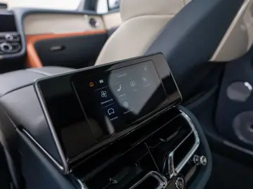 BENTLEY Bentayga EWB Mulliner V8