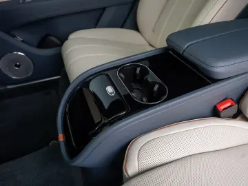 BENTLEY Bentayga EWB Mulliner V8