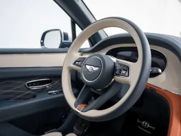 BENTLEY Bentayga EWB Mulliner V8