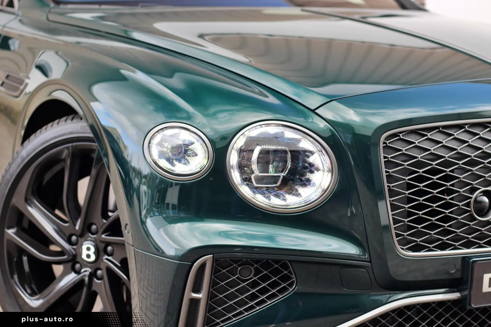 BENTLEY Flying Spur Speed hybrid  Green   Rotating  Naim