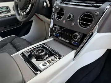 ROLLS ROYCE Cullinan 4 Seats Audio Series II heated&cooled