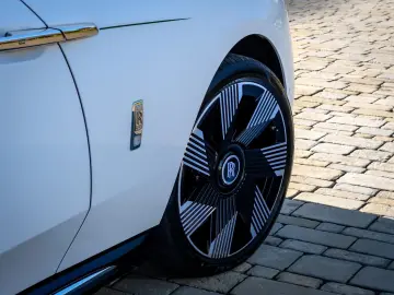 ROLLS ROYCE Spectre  PROVENANCE