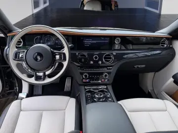 ROLLS ROYCE Ghost  PROVENANCE