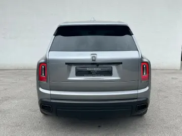 ROLLS ROYCE Cullinan Black Badge