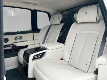 ROLLS ROYCE Cullinan Black Badge
