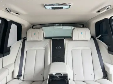 ROLLS ROYCE Cullinan Black Badge