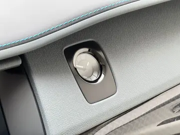 ROLLS ROYCE Cullinan Black Badge