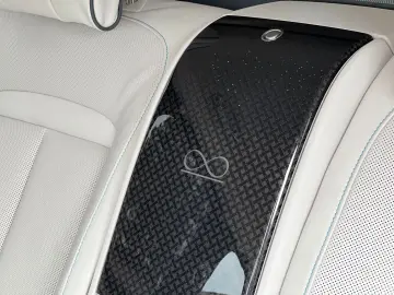 ROLLS ROYCE Cullinan Black Badge