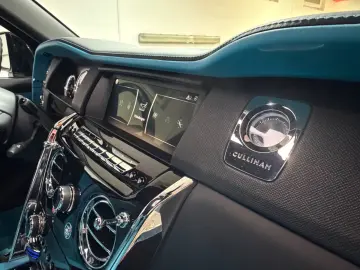 ROLLS ROYCE Cullinan Black-Paket 24 Mansory Sternehimmel TV