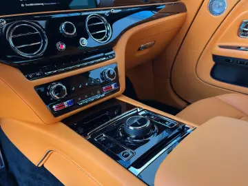 ROLLS ROYCE Spectre Bespoke Audio Shooting Star 23  Massage