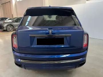 ROLLS ROYCE Cullinan Black Badge