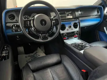 ROLLS ROYCE Cullinan Black Badge