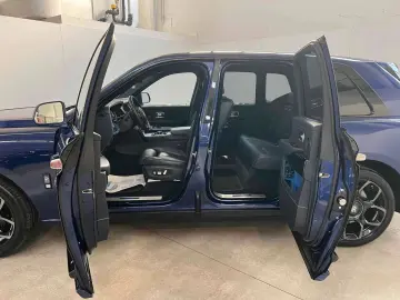 ROLLS ROYCE Cullinan Black Badge