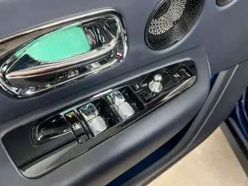 ROLLS ROYCE Cullinan Black Badge