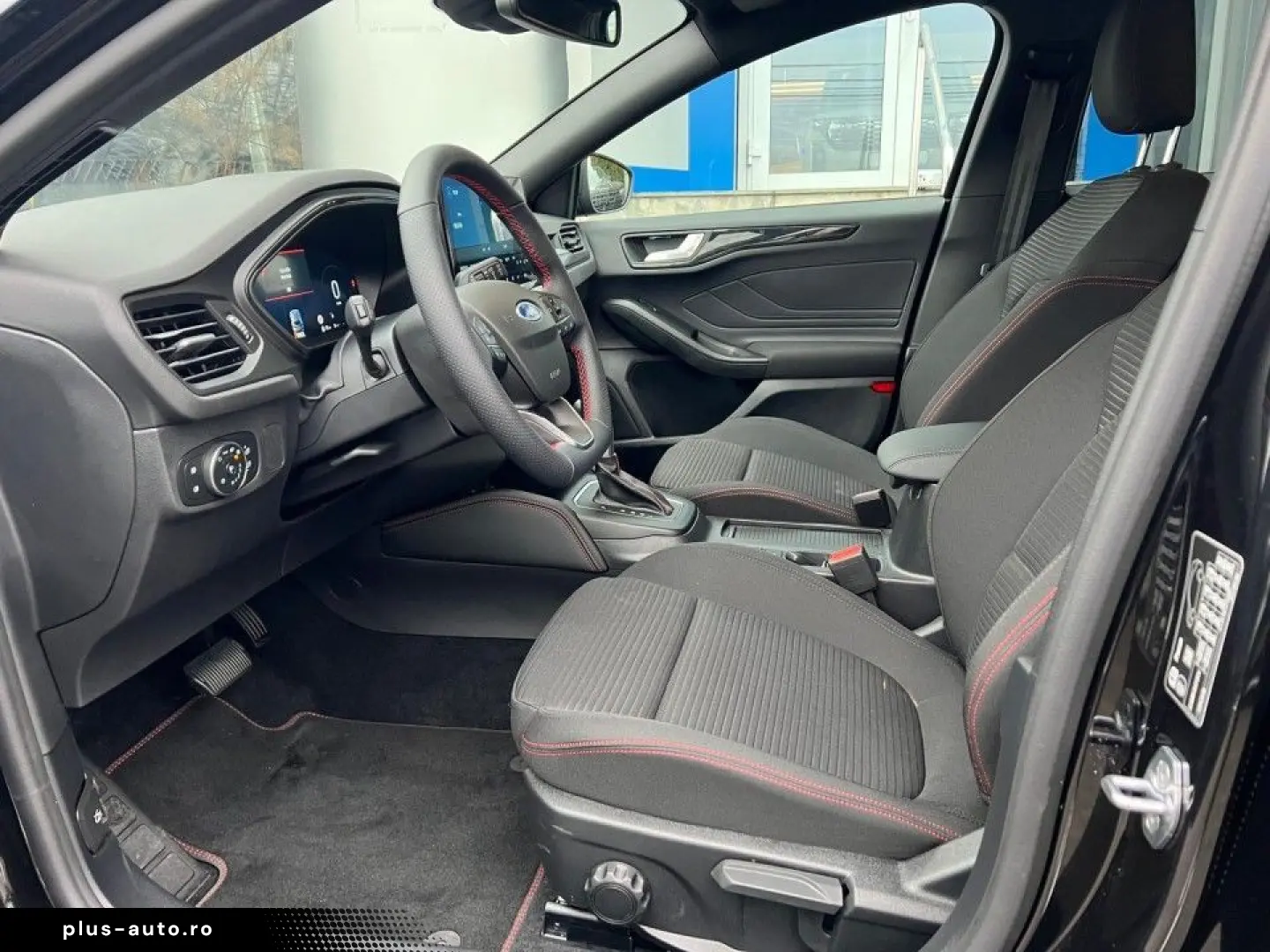 Ford Focus MCA 5 usi ST-Line X 1.0T EcoBoost mHEV 155 CP A7