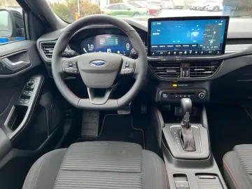 Ford Focus MCA 5 usi ST-Line X 1.0T EcoBoost mHEV 155 CP A7