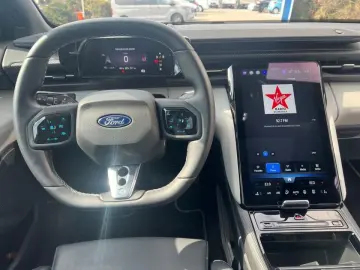Ford Capri 5 usi Premium electric  autonomie extinsă 340 CP