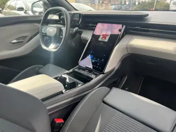 Ford Capri 5 usi Premium electric  autonomie extinsă 340 CP
