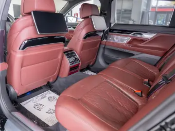 BMW Seria 7 745Le xDrive 3.0 Plug-in Hybrid