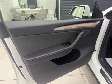 Tesla Model Y Dual Motor Long Range