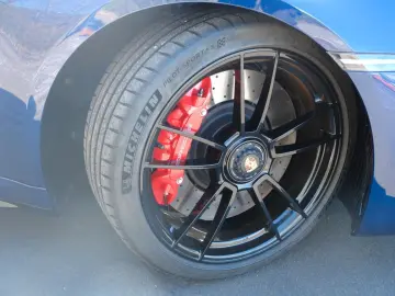 PORSCHE 911 CARRERA 4 GTS Coupe