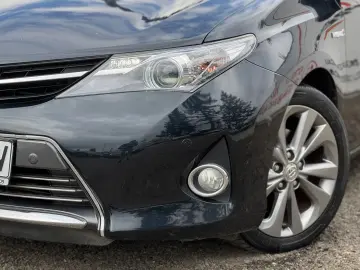 TOYOTA AURIS HYBRID
