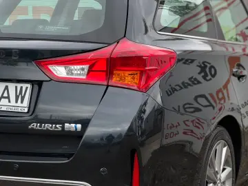 TOYOTA AURIS HYBRID