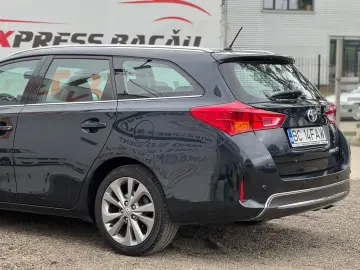 TOYOTA AURIS HYBRID