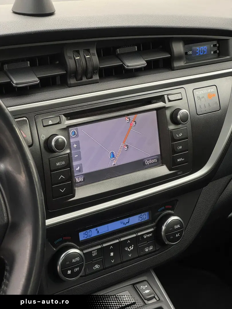 TOYOTA AURIS HYBRID