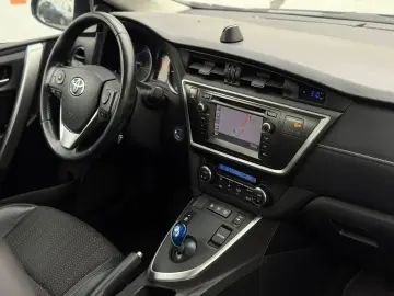 TOYOTA AURIS HYBRID