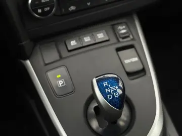 TOYOTA AURIS HYBRID