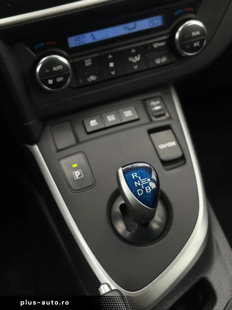 TOYOTA AURIS HYBRID