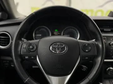 TOYOTA AURIS HYBRID