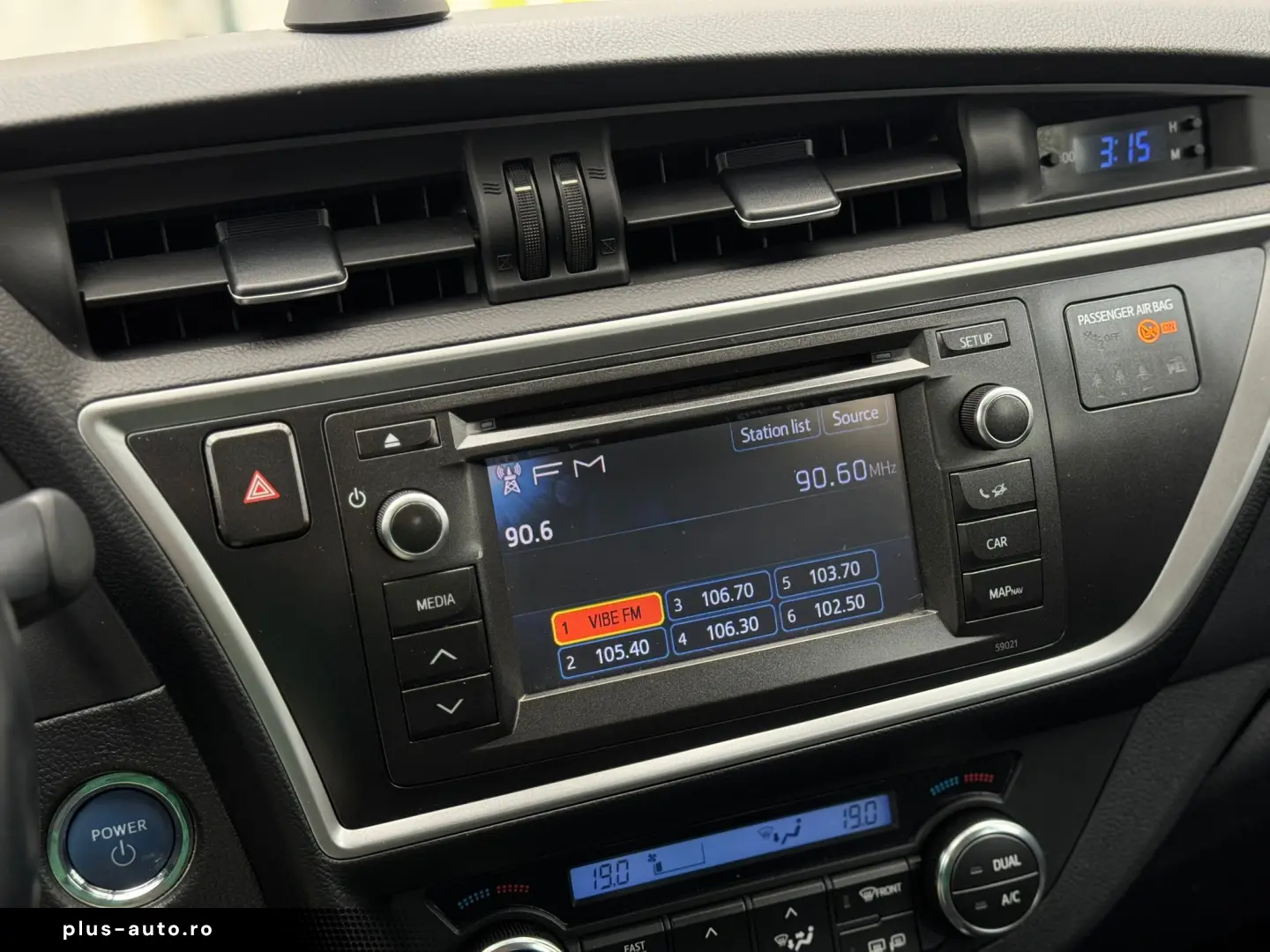 TOYOTA AURIS HYBRID