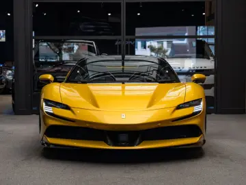 FERRARI SF90 Spider Full Carbon 4.0 V8 Carbon Seats