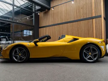 FERRARI SF90 Spider Full Carbon 4.0 V8 Carbon Seats