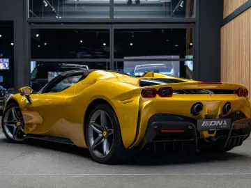 FERRARI SF90 Spider Full Carbon 4.0 V8 Carbon Seats