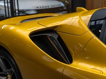 FERRARI SF90 Spider Full Carbon 4.0 V8 Carbon Seats