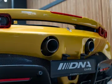 FERRARI SF90 Spider Full Carbon 4.0 V8 Carbon Seats