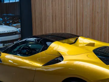 FERRARI SF90 Spider Full Carbon 4.0 V8 Carbon Seats