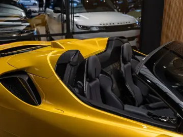 FERRARI SF90 Spider Full Carbon 4.0 V8 Carbon Seats